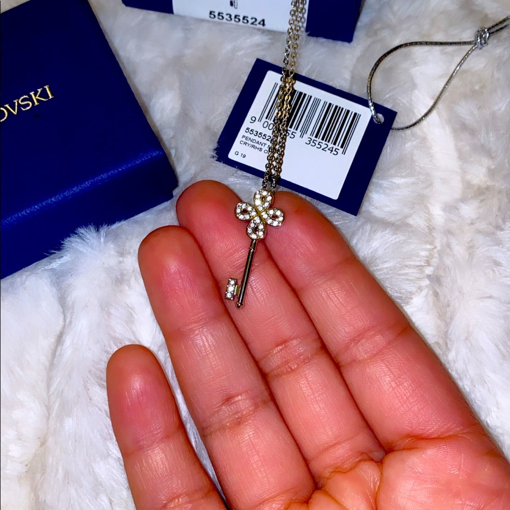 Swarovski Crystal Authentic Lucky 🍀 key 🔑 necklace